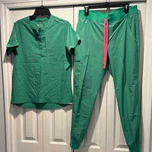 FIGS Green Scrub Set with Pink Drawstring